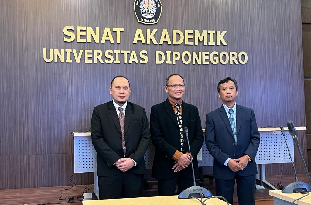 Sidang Pleno Dewan Profesor Presentasi Calon Guru Besar Undip a.n. Dr. Ir. R. Rizal Isnanto, S.T., M.M., M.T., IPU, ASEAN Eng dan Bagus Hario Setiadji, S.T., M.T., Ph.D. dari Fakultas Teknik dan dr. Achmad Zulfa Juniarto, MSi.Med, M.M.R., Sp. And Subspec FER, Ph.D dari Fakultas Kedokteran